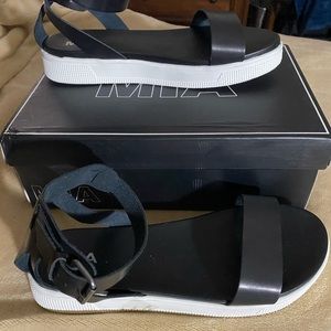 MIA BRAND NEW BLACK LEATHER SANDALS